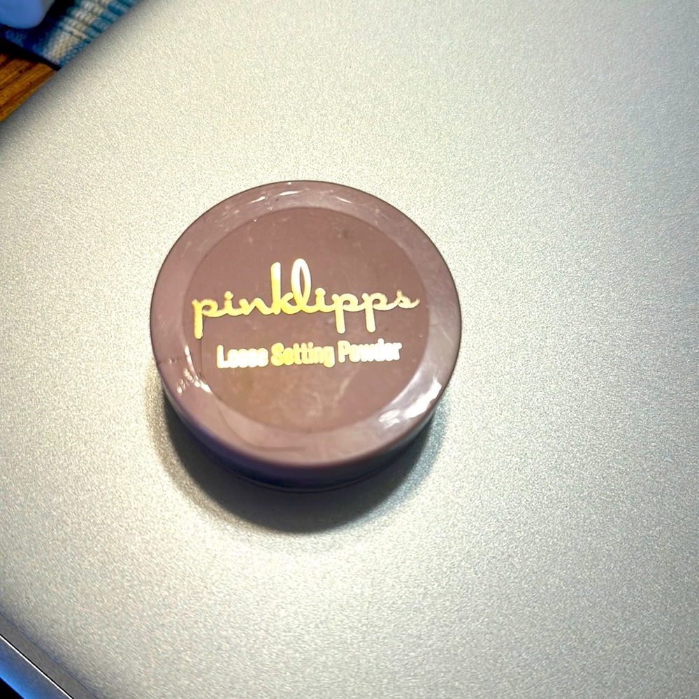 Pinklipps loose setting powder